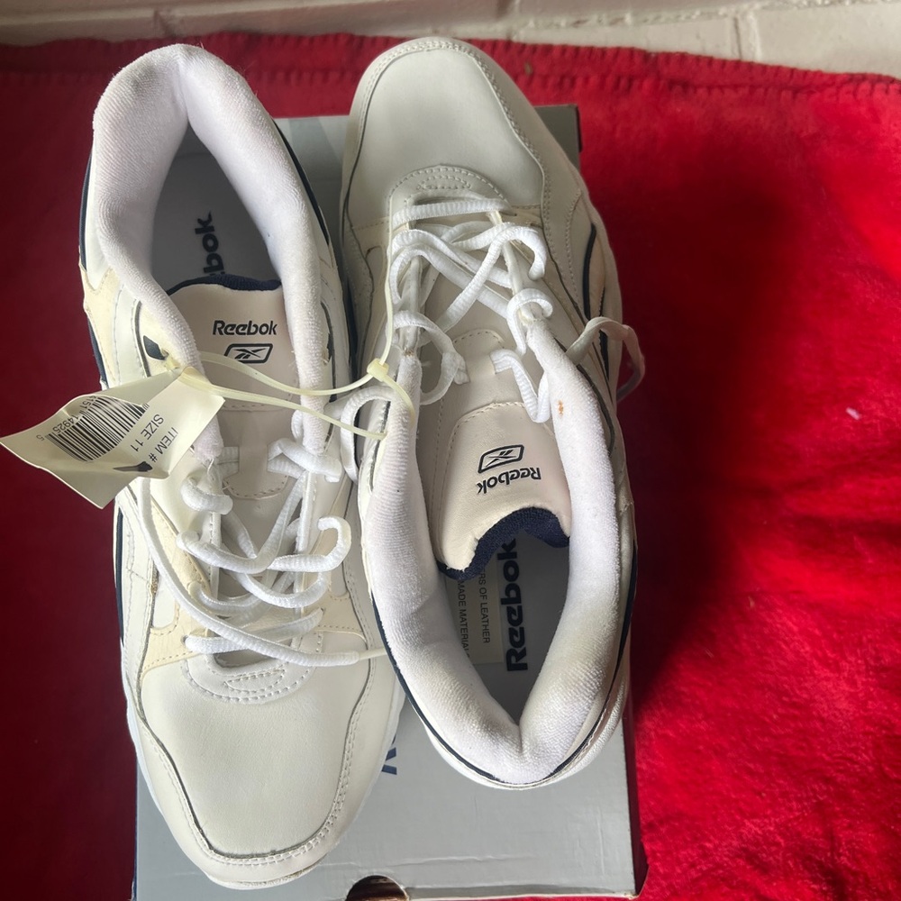 Vintage Brand new womens Reebok shoes size 11